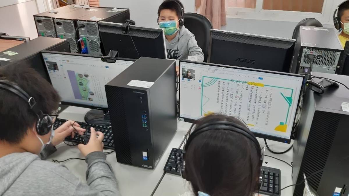 蚵間國小數位學伴課程。(桃園市教育局提供)