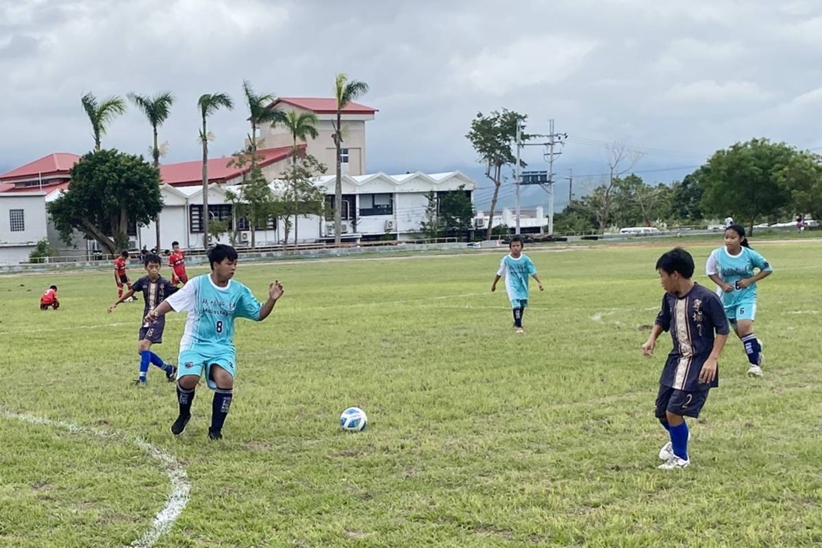 臺東縣池上鄉公所舉辦首屆「慢城悠活盃學童足球聯誼賽」，提供熱愛足球的孩童們盡情奔馳的舞臺。
