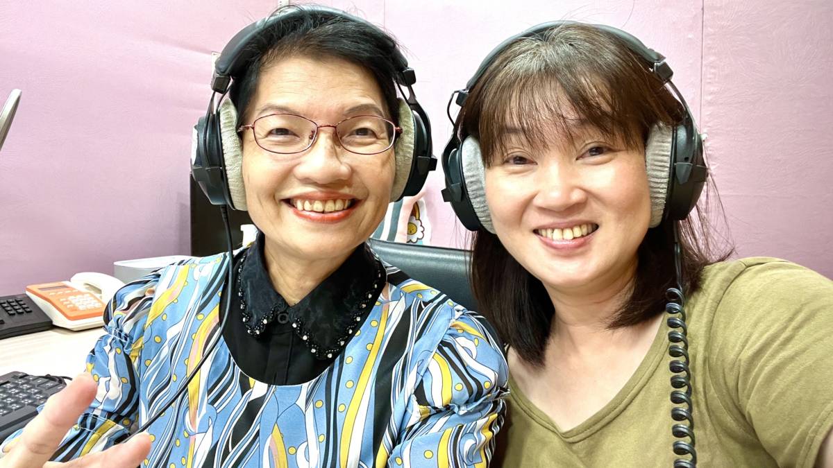 牧心就業服務員楊筱盈（右）在工作中找到使命感，用心投入身障服務。