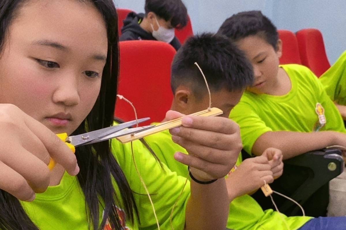 學生動手DIY，體驗不同部落的民俗技藝