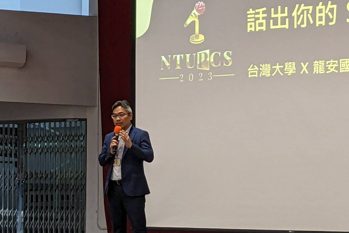 龍安國小校長鄭福來表示，大學生用簡單易懂且生動有趣的簡報，帶領小朋友認識SDGs