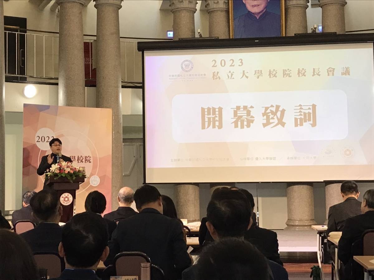 教育部高教司司長朱俊彰致詞。