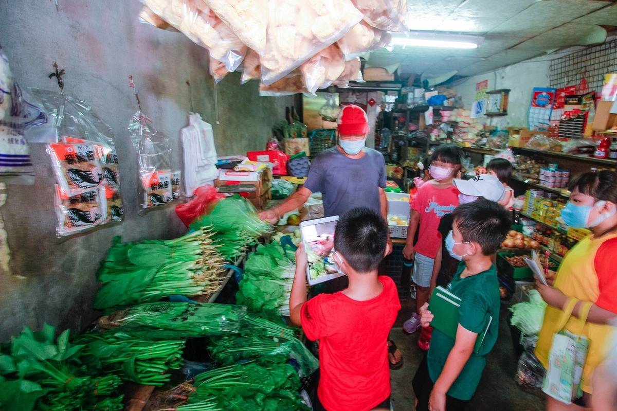 雲林縣下崙國小三年級校訂課程帶領小朋友到菜市場調查