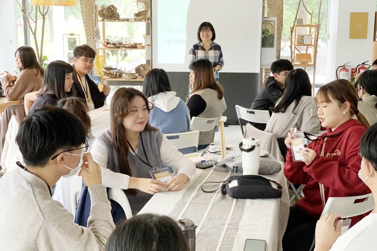 臺東青年志工在培訓過程中，一步步了解慢食運動內涵與志工服務技巧。