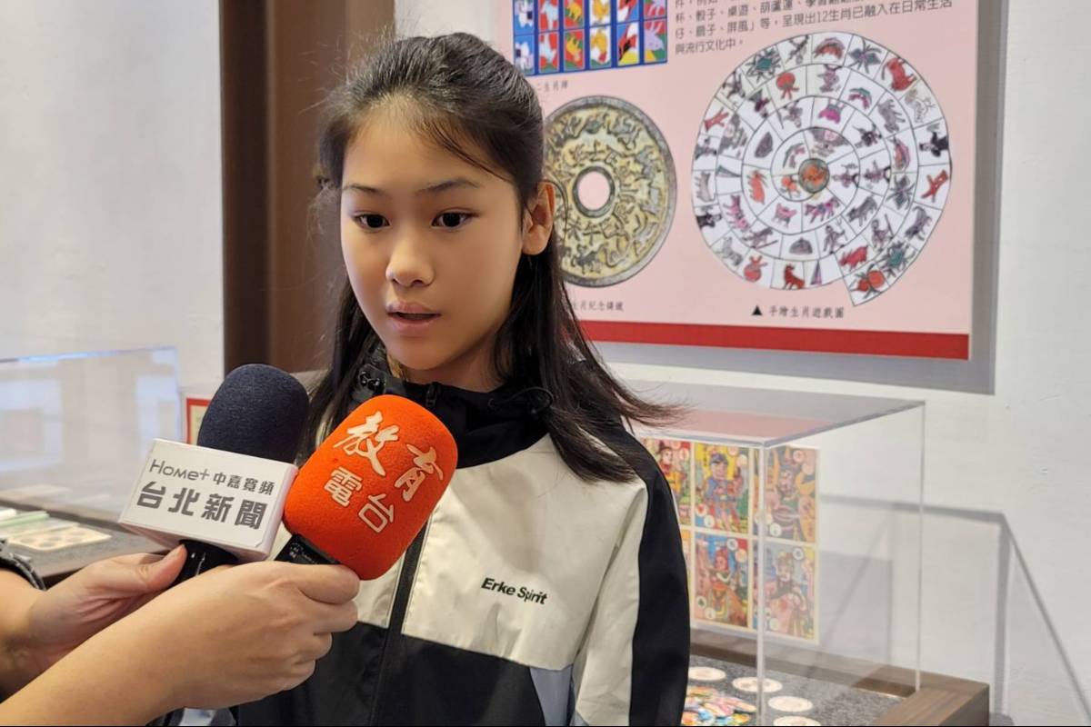 老松國小學生林易晨最喜歡的是12生肖木作陀螺