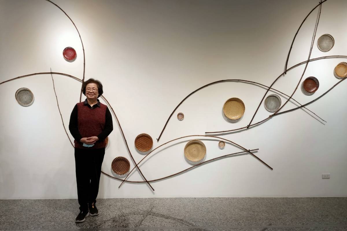 藝術家林秀鳳投入竹編藝術創作已經五十年(圖片來源：彰化生活美學館提供)