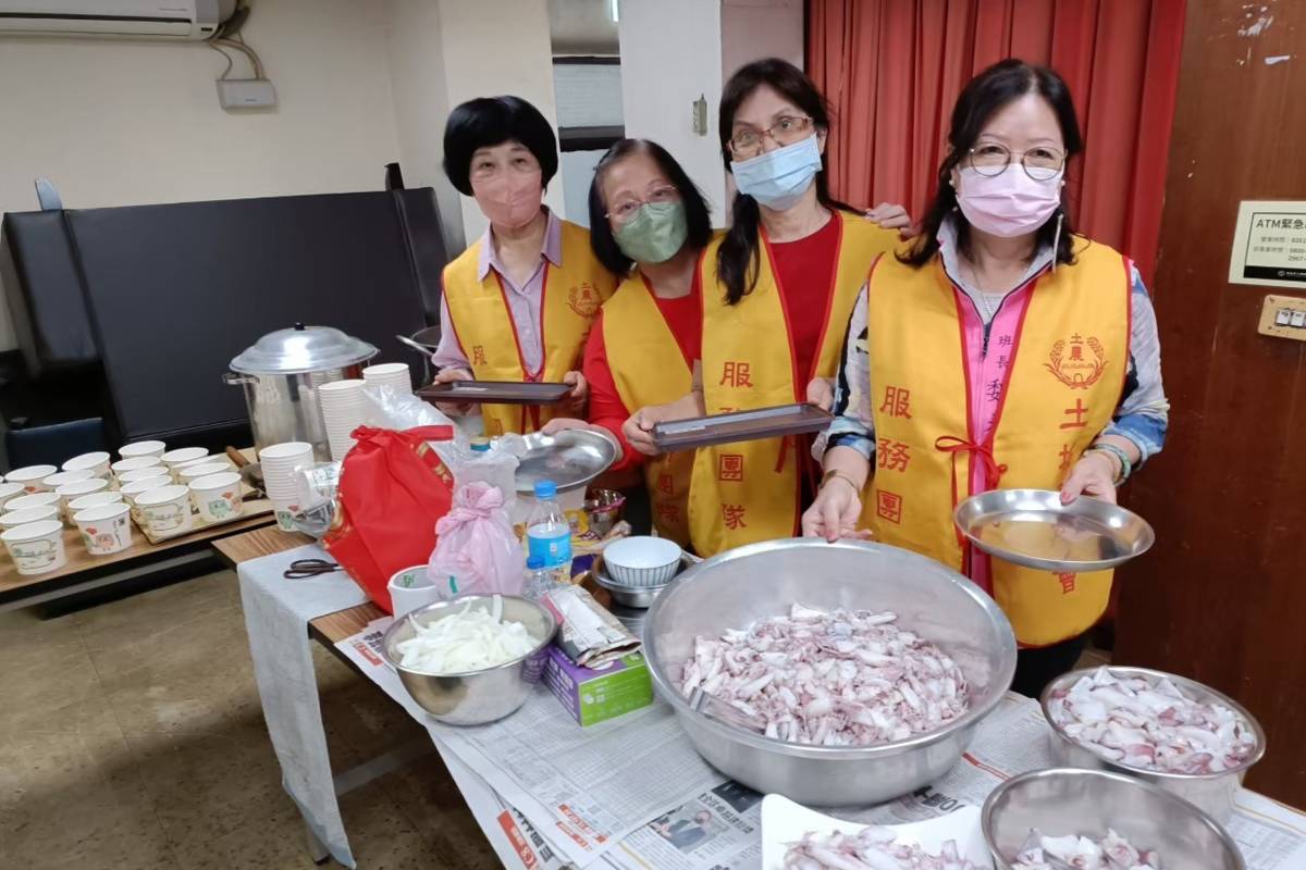 土城區農會績優志工隊成立於104年，目前有志工75人，是農漁會志工隊中人數最多的