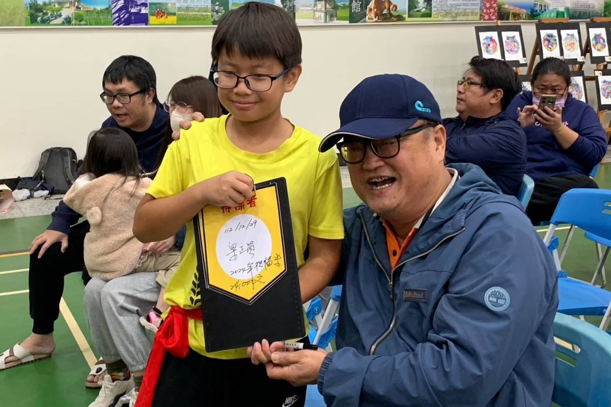 「幸福稻」最高以2萬4千元由建興米廠第三代負責人梁正賢標得