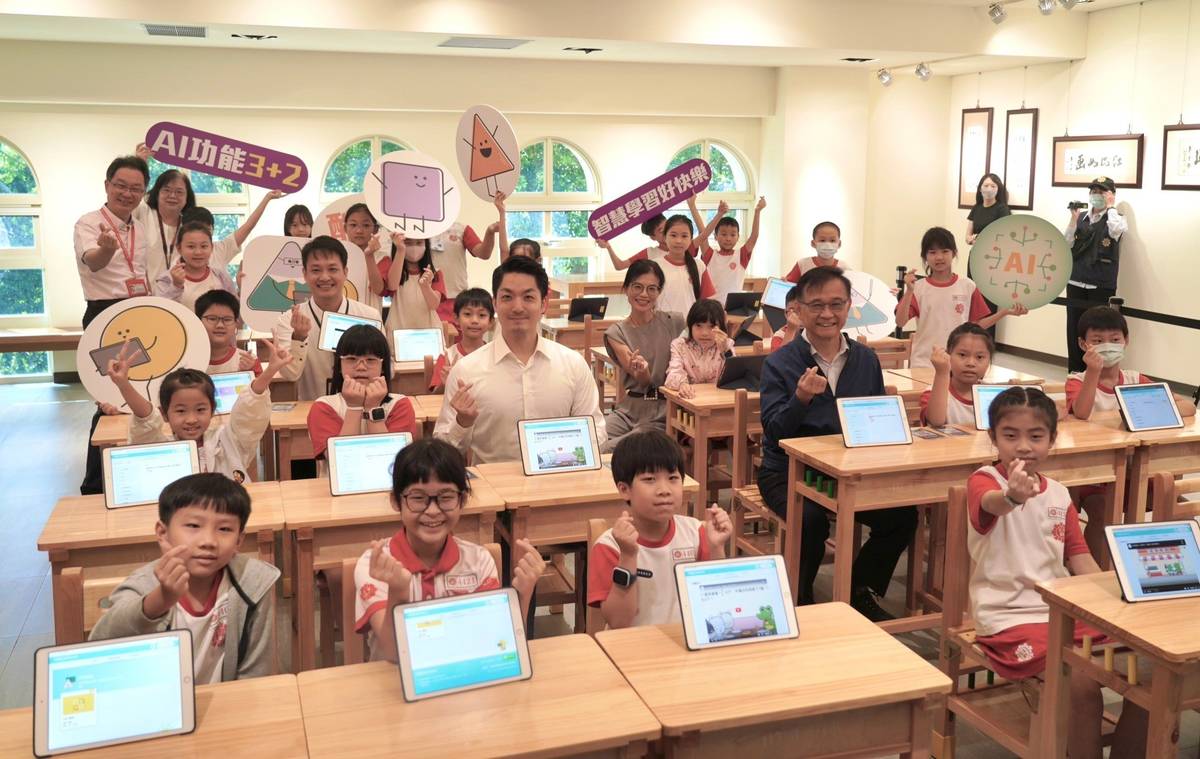 臺北酷課雲「酷AI系統」的3+2項特色功能，提供學生適性化的學習素材，協助教師閱卷及出題