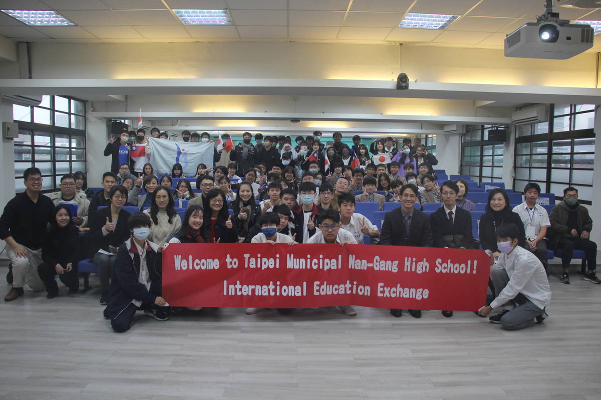 名城大學附屬高等學校師生參訪南港高爭，舉辦臺日科學論壇