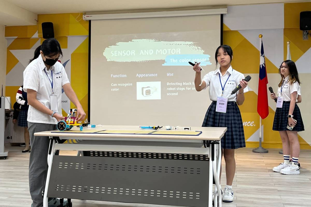 南港高中學生發表LEGO Robot學習與設計