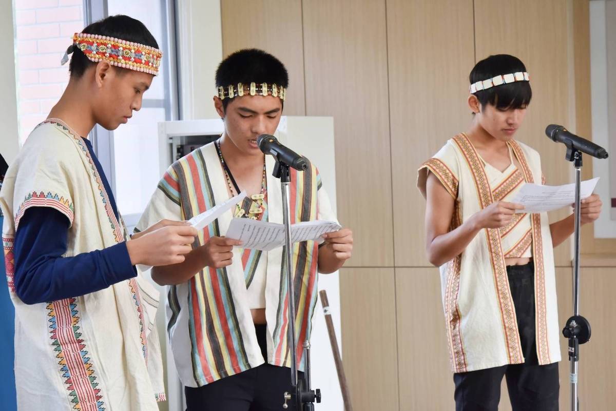 臺北市立大學原住民學生社團演唱布農族八部合音