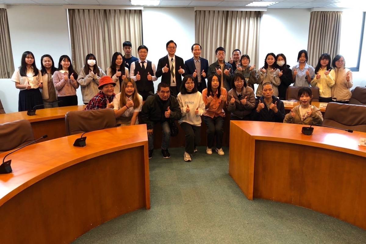 桃園市112年度希望工程獎助學金計畫頒獎典禮，鼓勵15位獲獎學生持續向上