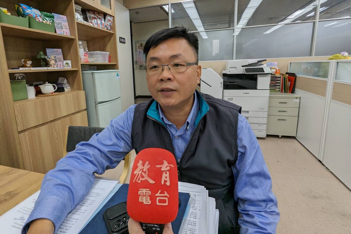 臺北市教育局校安室黃國忠主任提醒學生寒假期間打工要防詐、上網要自律