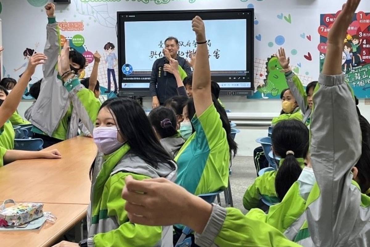 臺北市警察局少年警察隊入校宣導，獲學生熱烈回響