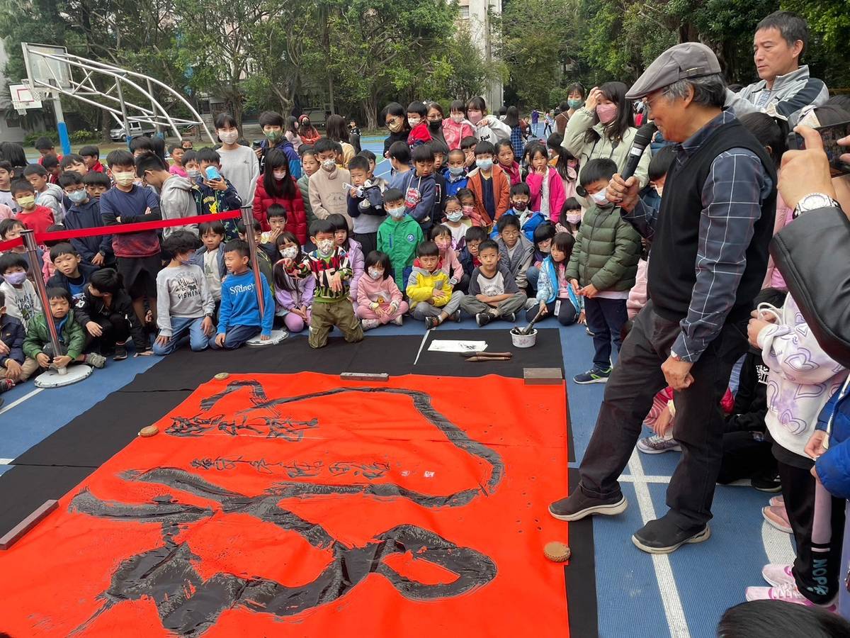 書法專家陳國福老師說明「地書範寫」