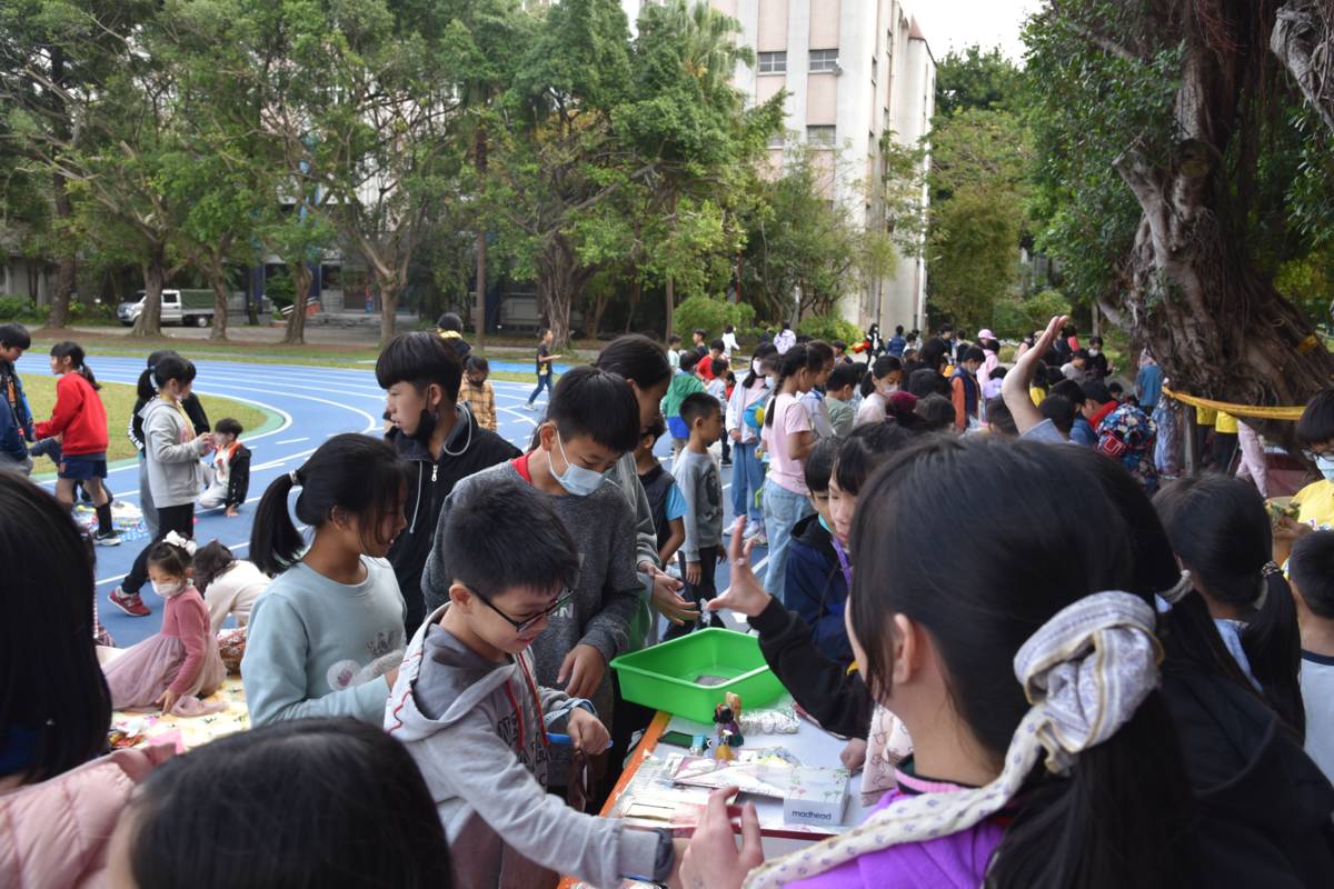 愛書惜物跳蚤市場營造年節氣氛