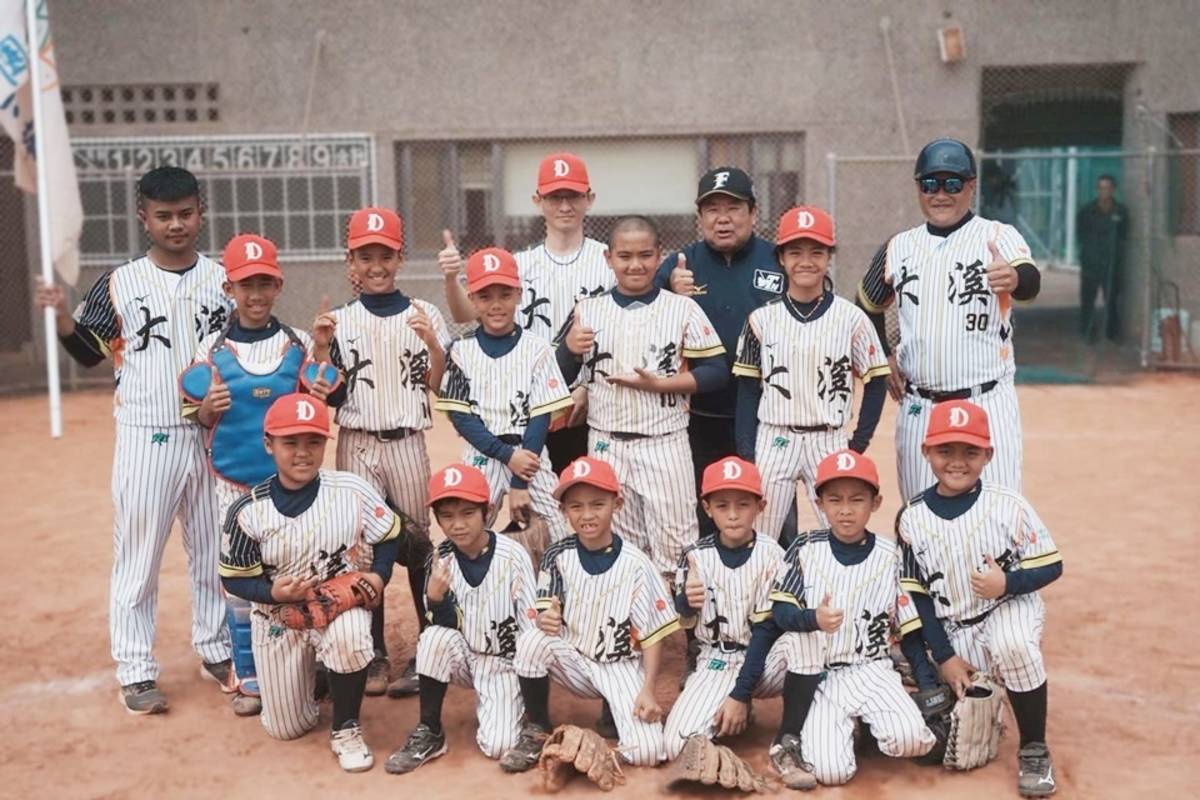 全校學生僅32人的臺東縣大溪國小棒球隊，勇奪第26屆全國傳福盃青少棒錦標賽軟式組冠軍。