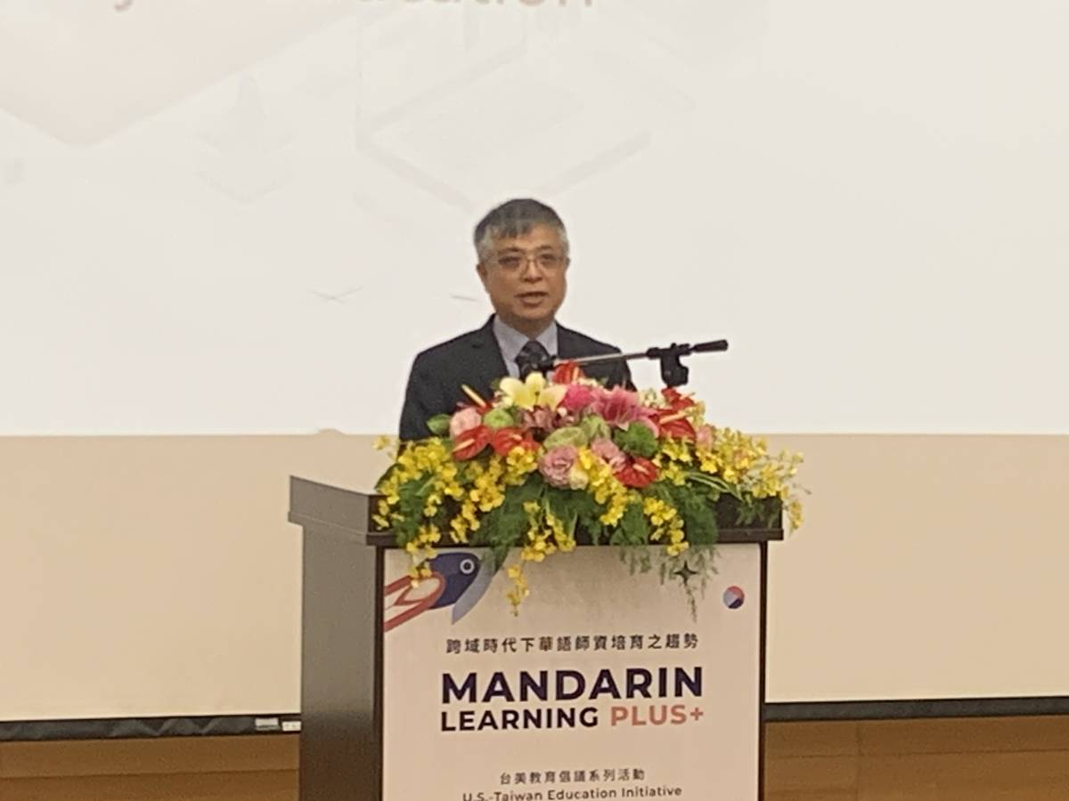 教育部政務次長劉孟奇致詞