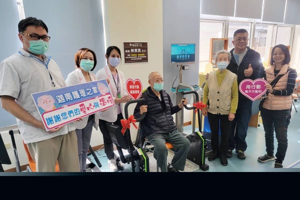在黃承志與家人齊力響應下，加碼捐贈一臺HUR擴胸訓練機。