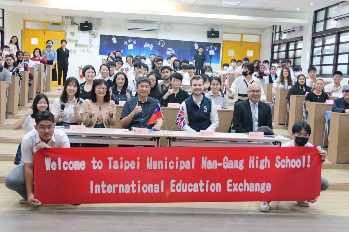南港高中舉辦「臺英中學生半導體課程專題發表」