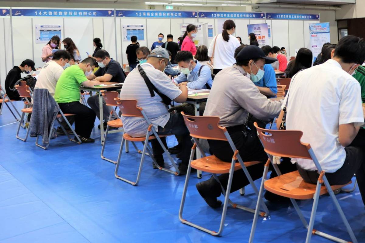臺南就業中心3月推出多場徵才 月薪上看10萬