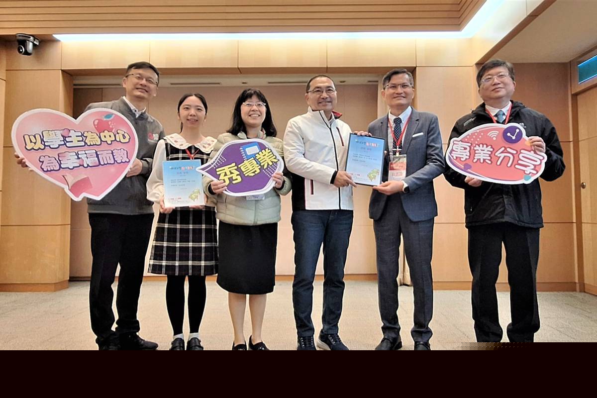 獲2023「微笑台灣創意教案」參獎學校代表於市政會議獻獎