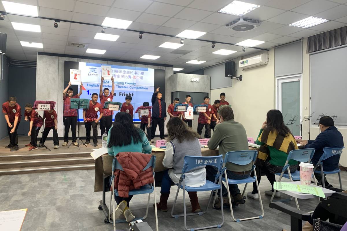 臺東縣學生英語讀者劇場比賽特色之一是以「班級」為單位擴展學生參與層面