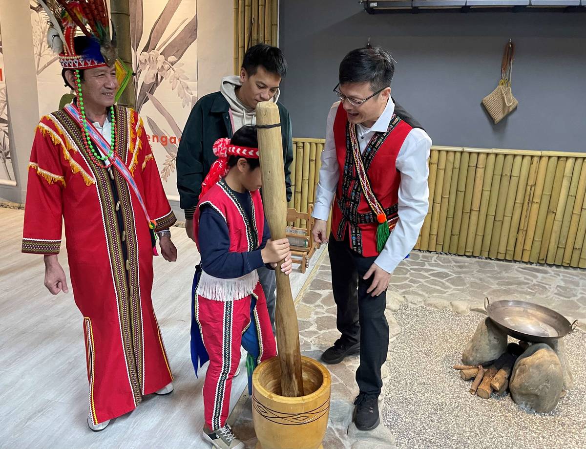 搗麻糬歡慶文化學習教室啟用