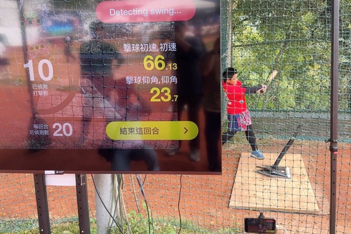 經濟部運動感測系統技術導入臺東縣延平鄉紅葉國小，透過收集個人化數據，精準為球員制定投球與打擊改善方針，