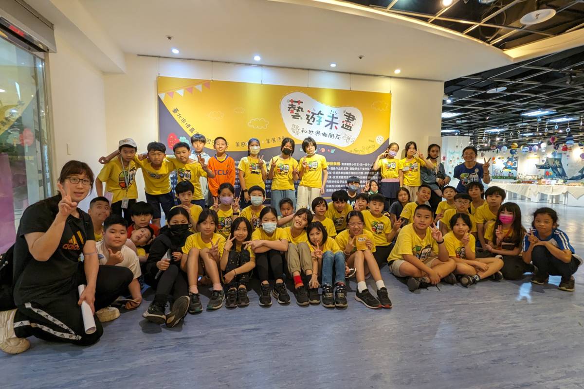 臺北市博嘉實驗小學美展以「和世界做朋友」為主軸，將生活融入創作