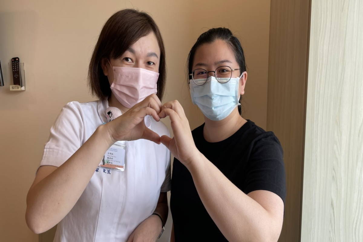 白衣天使降臨！護理長王明秋（圖左）「接手」蘇姓媽媽, 地震不害怕