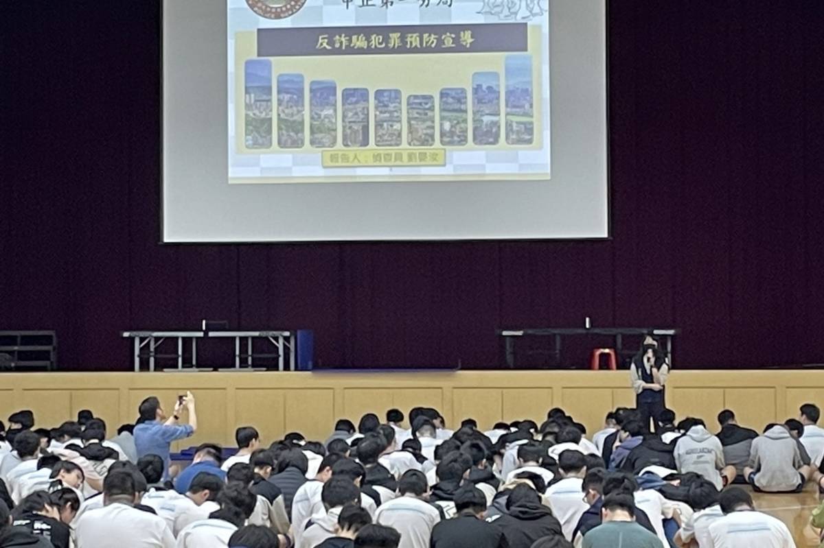 臺北市中正第一分局前進成功高中，與學生分享詐騙案例