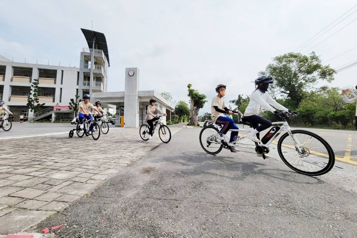 臺東大學附屬特殊教育學校舉辦第12屆「齊心騎力成年禮」，一連2天帶領國二及高二共28名學生挑戰小三鐵。