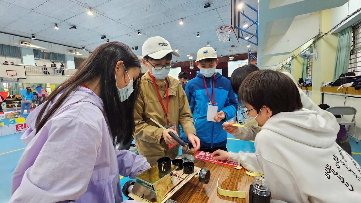 參賽團隊一同討論出最佳的對策