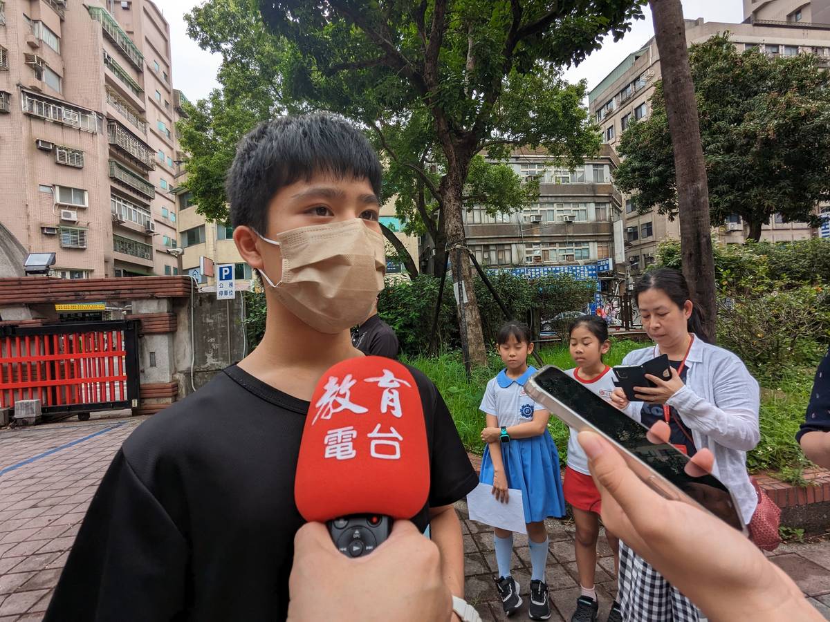 學生劉奕彣呼籲人類減少墾伐開發雨林，保護貘的棲息地