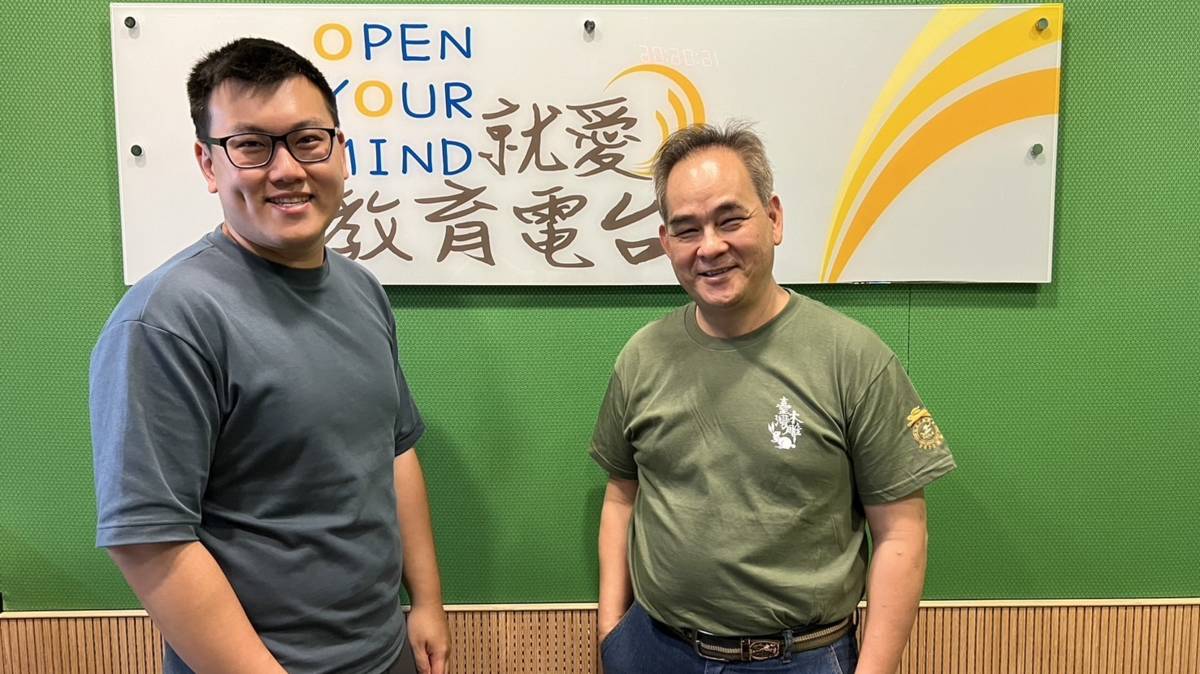 台灣木雕協會藍偉文副會長及許詠盛理事