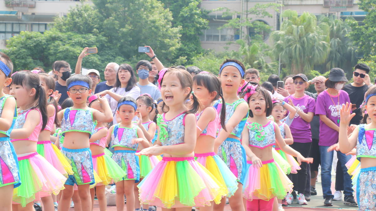 信義國小幼兒園帶來可愛的表演