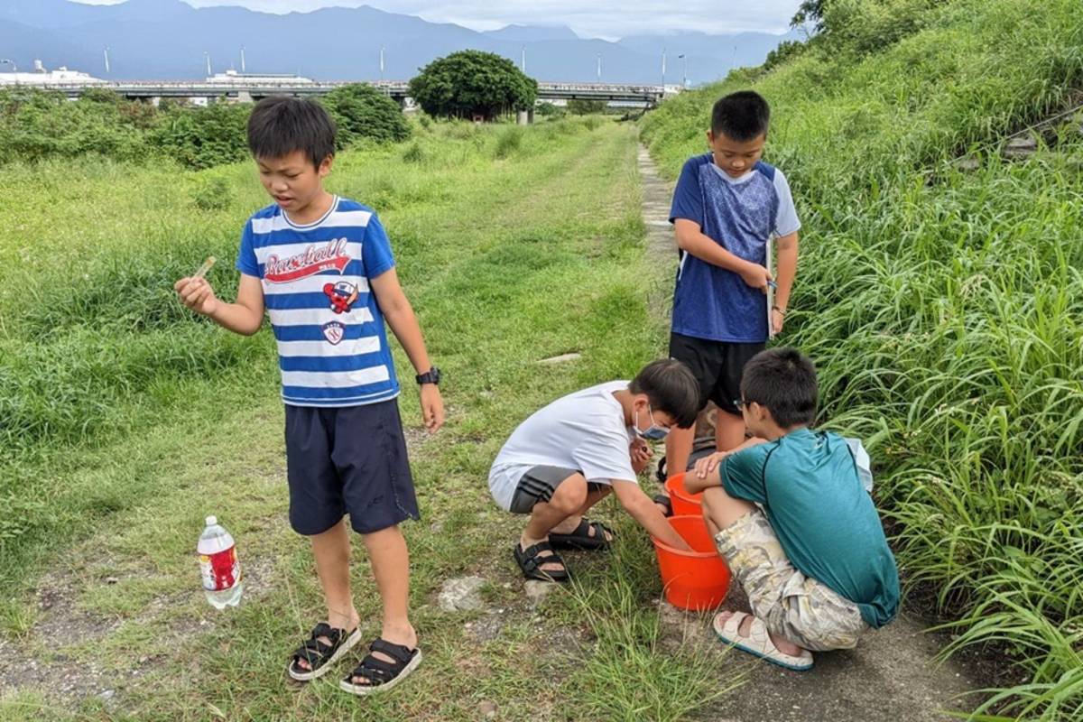 臺東縣環保局與東海國小合作，培養小小濕地觀察家，參加臺東縣第64屆科學展覽會，榮獲地球科學組第2名。