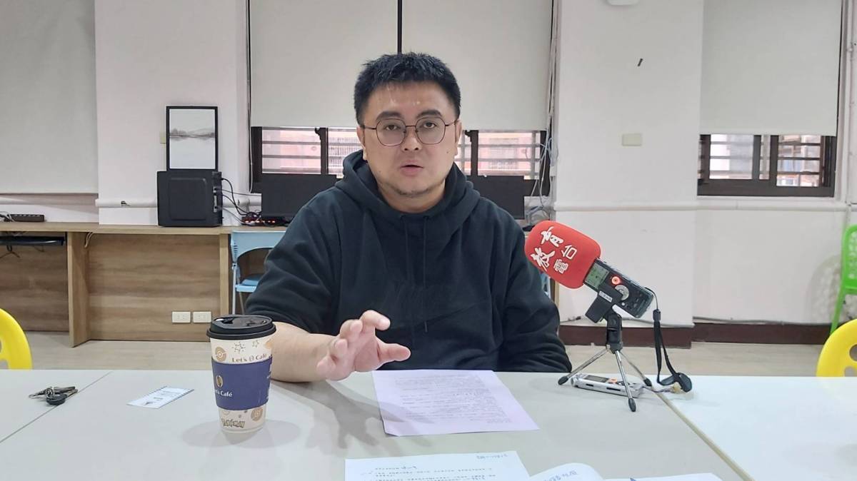 新北市丹鳳高中國中部專任輔導教師黃哲夫。