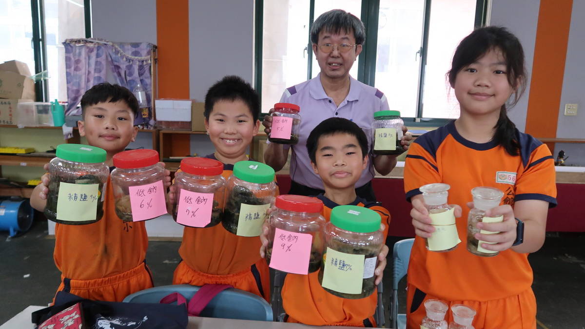 透過科學實驗 公館國小朋友讓客家美食美味之外也變健康