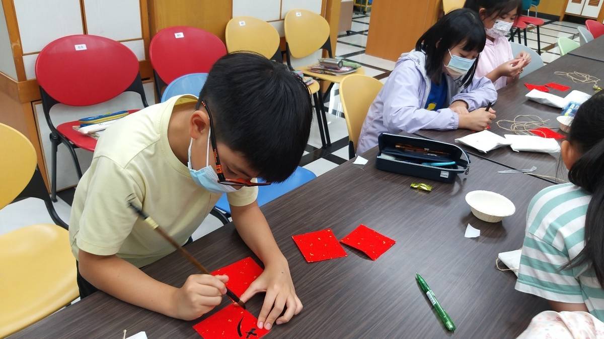 萬興國小學生寫下對日本學伴的祝福話語