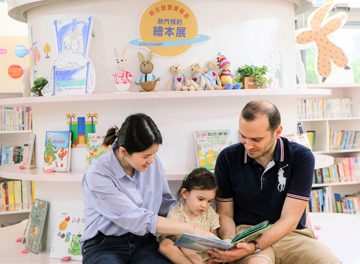 新北市「閱讀起步走」嬰幼兒專屬的閱讀活動登場，5大主題活動，邀爸爸媽媽從零歲開始陪孩子閱讀