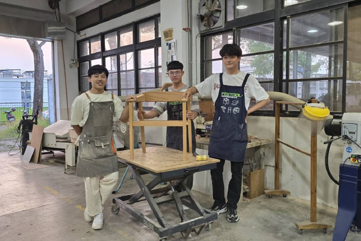 國立雲林科技大學「莯纹家具設計」團隊提供以實現學生設計和實踐製造服務平臺，致力培育和發展木工人才