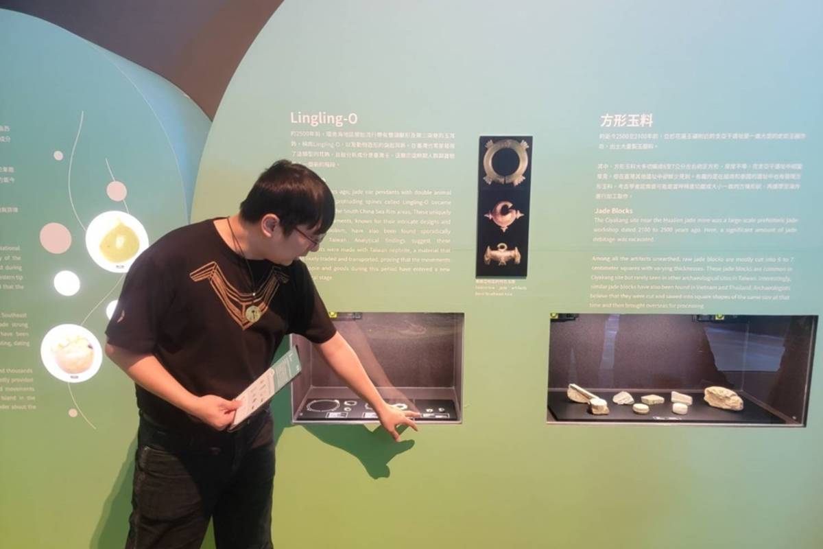 史前館「微觀．史觀」考古特展，以矽酸體、玉、玻璃及礦物等4個考古主題，引領觀眾從顯微鏡下的視野，一窺千年前臺灣與世界的連結。