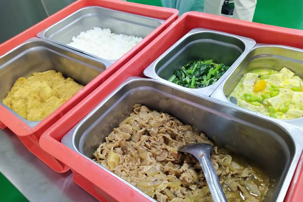 臺北市衛生局針對學校自設廚房及外訂餐盒、食材（半成品及豬肉原料）進行抽驗