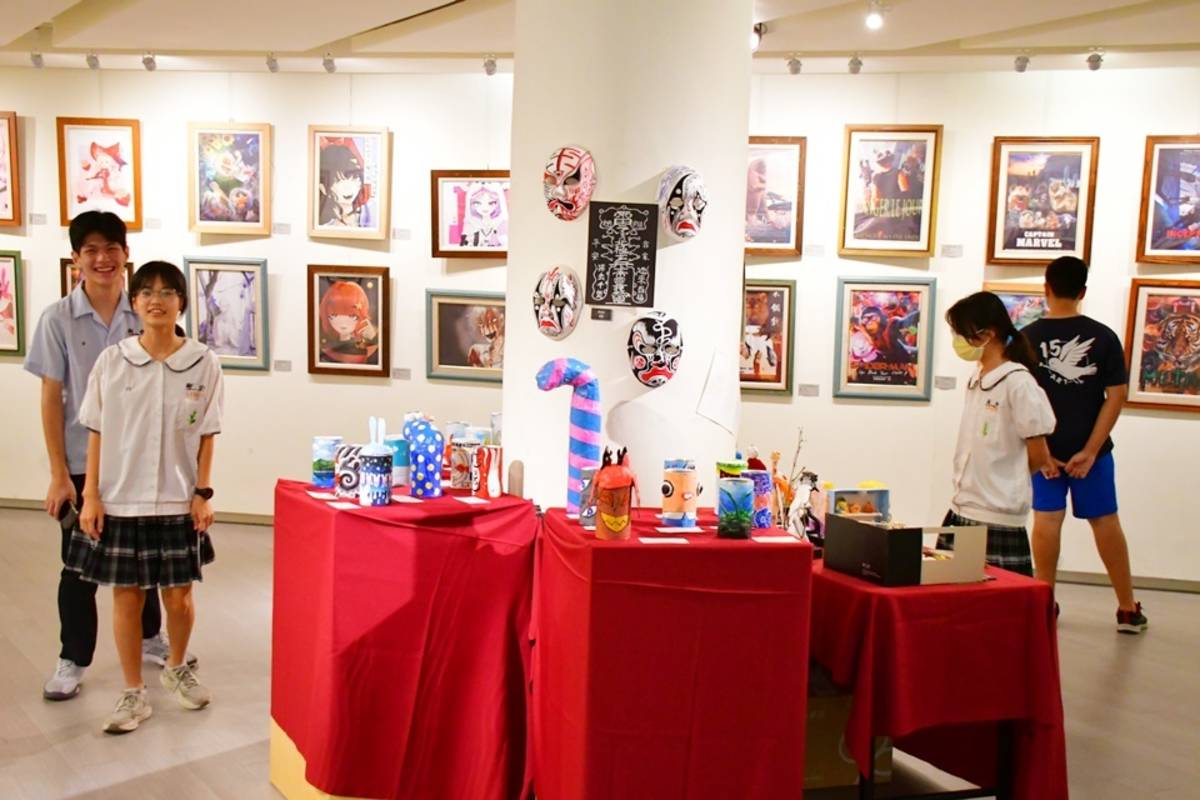 臺東縣新生國中舉辦第31屆美術班學習成果美展開幕，創作媒材多元，作品多達約200件。