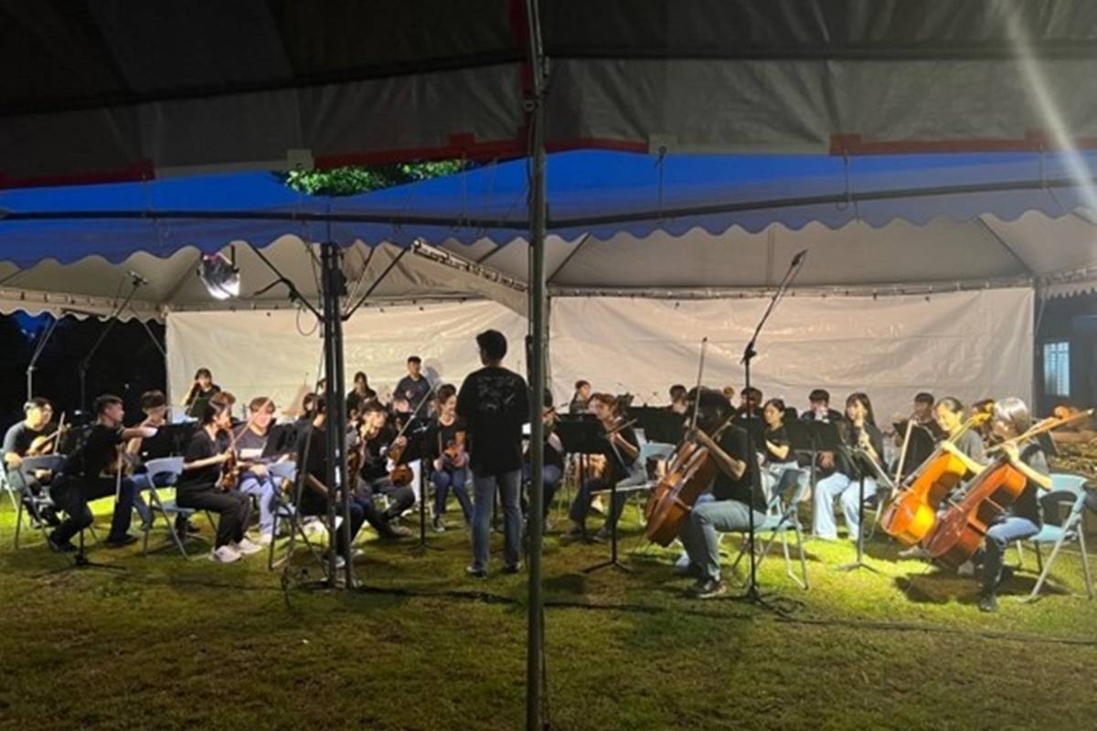 臺東大學「草地音樂會」與社區鄰里攜手合作，走出校園，吸引社區民眾參與，打造難得的音樂饗宴。