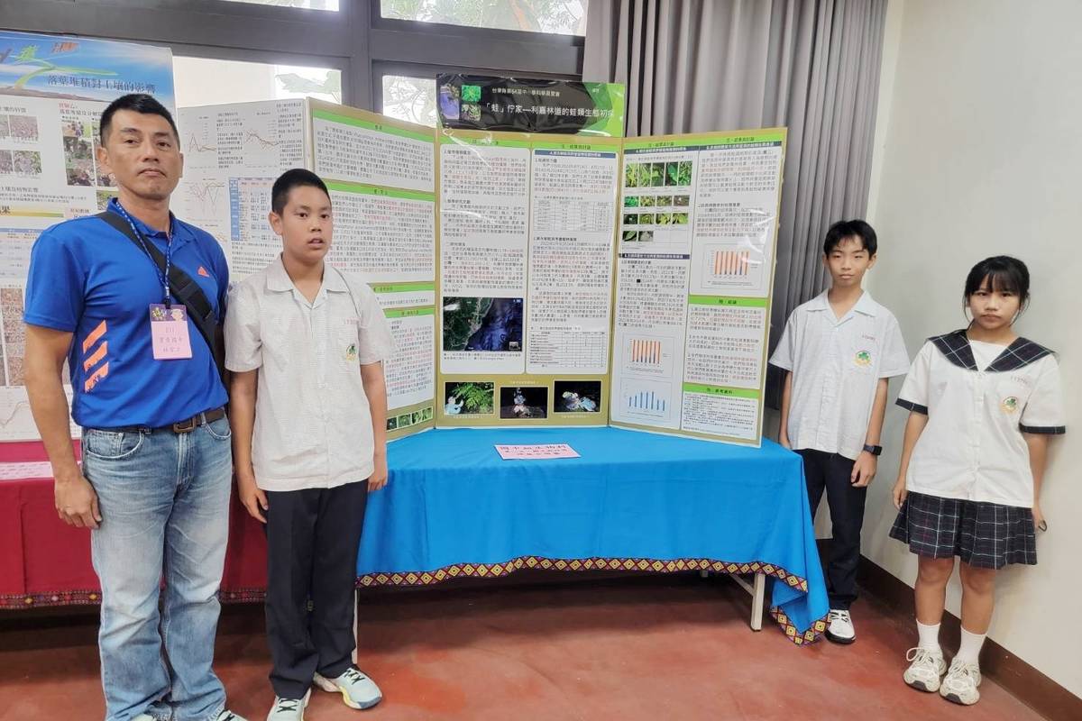 寶桑國中科展團隊以利嘉林道為研究樣區，探究莫氏樹蛙較常停棲的植物種類，獲臺東縣第64屆科展生物科首獎。
