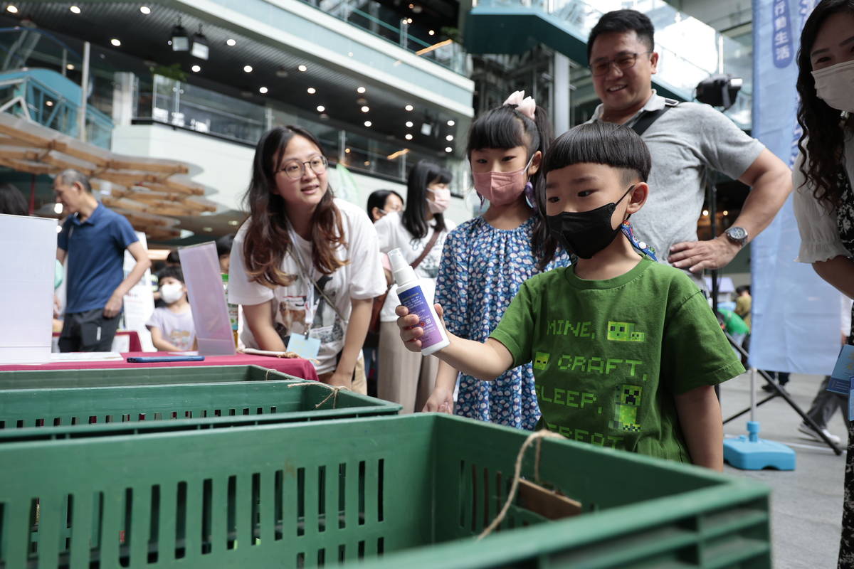 金車「地球2.0的未來生活」永續園遊會設有多元永續體驗活動，陪伴大小朋友學習生活調適新知 (金車提供)